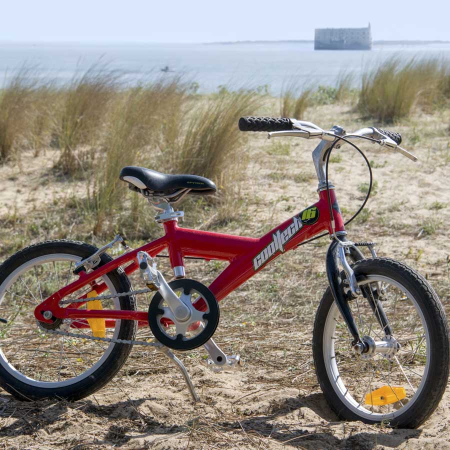 Vélo en location sur l'ile d'Oléron pour enfant 5 à 6 ans fille et garçon